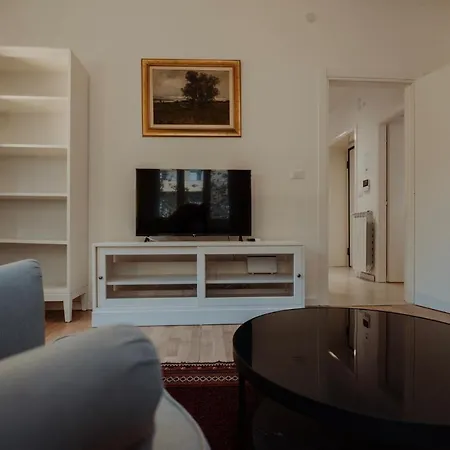 Daire Elettra's X4 Totally Renovated